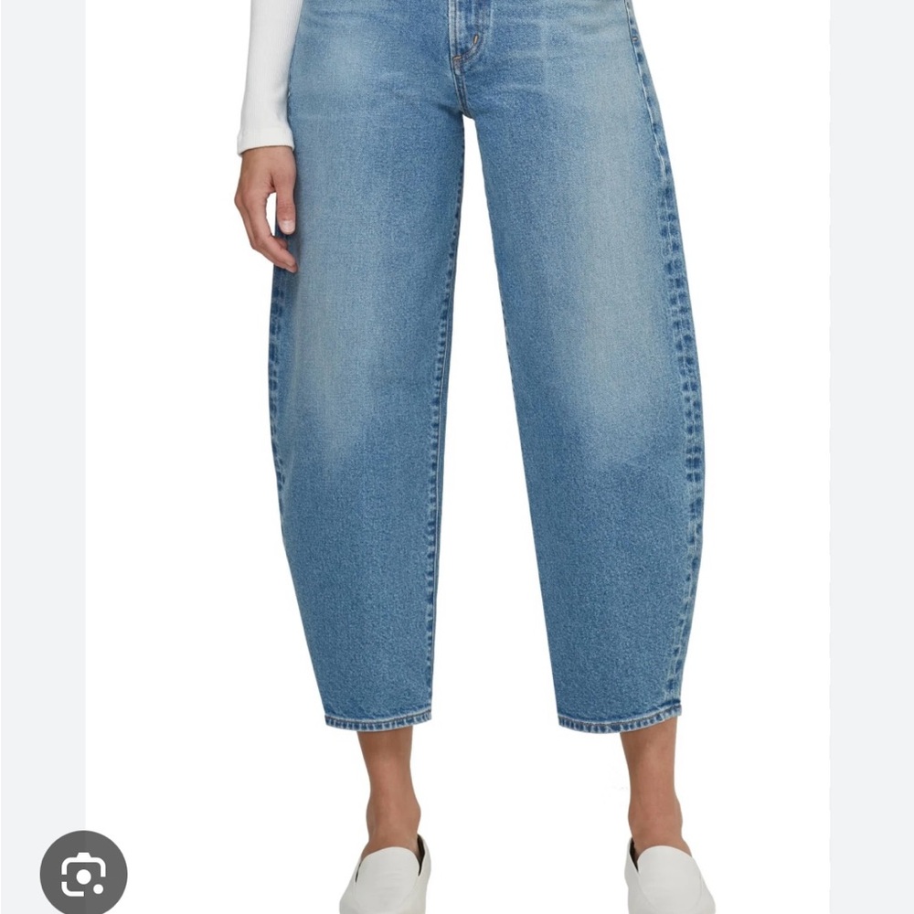Calista Curve/barrel style jean